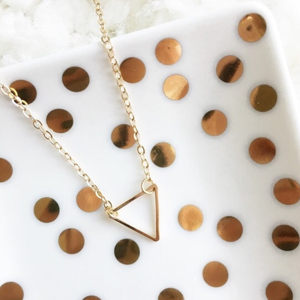 RESTOCKED ✨ triangle minimalist necklace gold - Picture 2 of 2